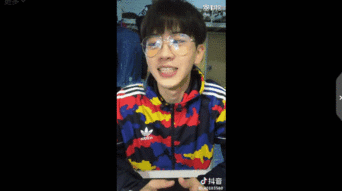 费启鸣直播视频,揭秘网红背后的真实生活